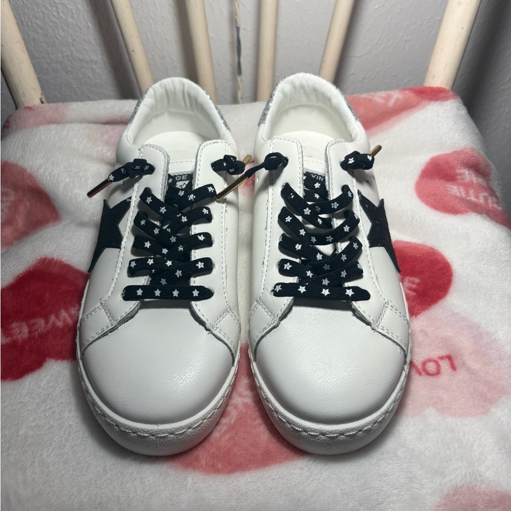 White Star-Patterned Sneakers - image 1